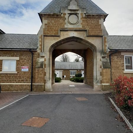 The Stables A Contractor Family 2 Bed Town House In Central Melton Mowbray Exterior photo