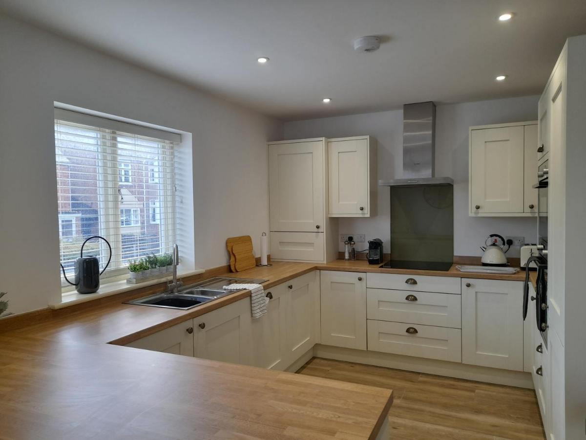 The Stables A Contractor Family 2 Bed Town House In Central Melton Mowbray Exterior photo