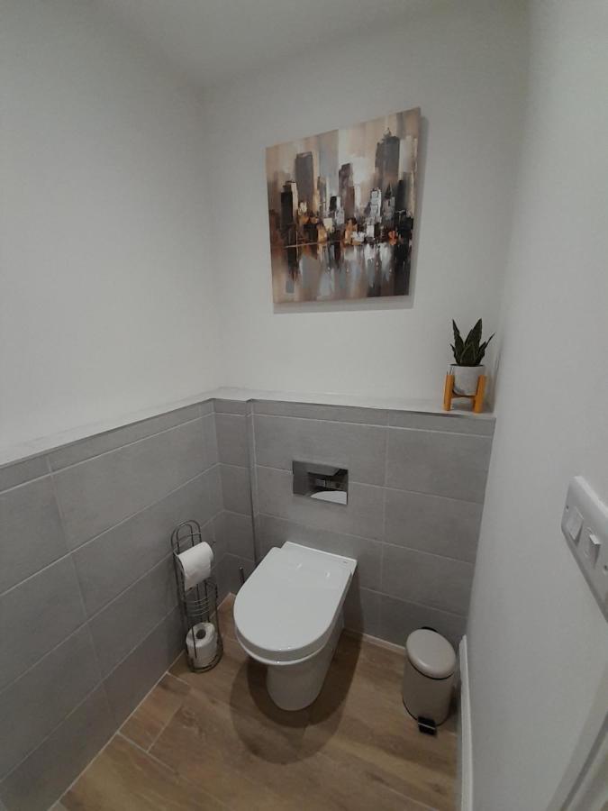 The Stables A Contractor Family 2 Bed Town House In Central Melton Mowbray Exterior photo